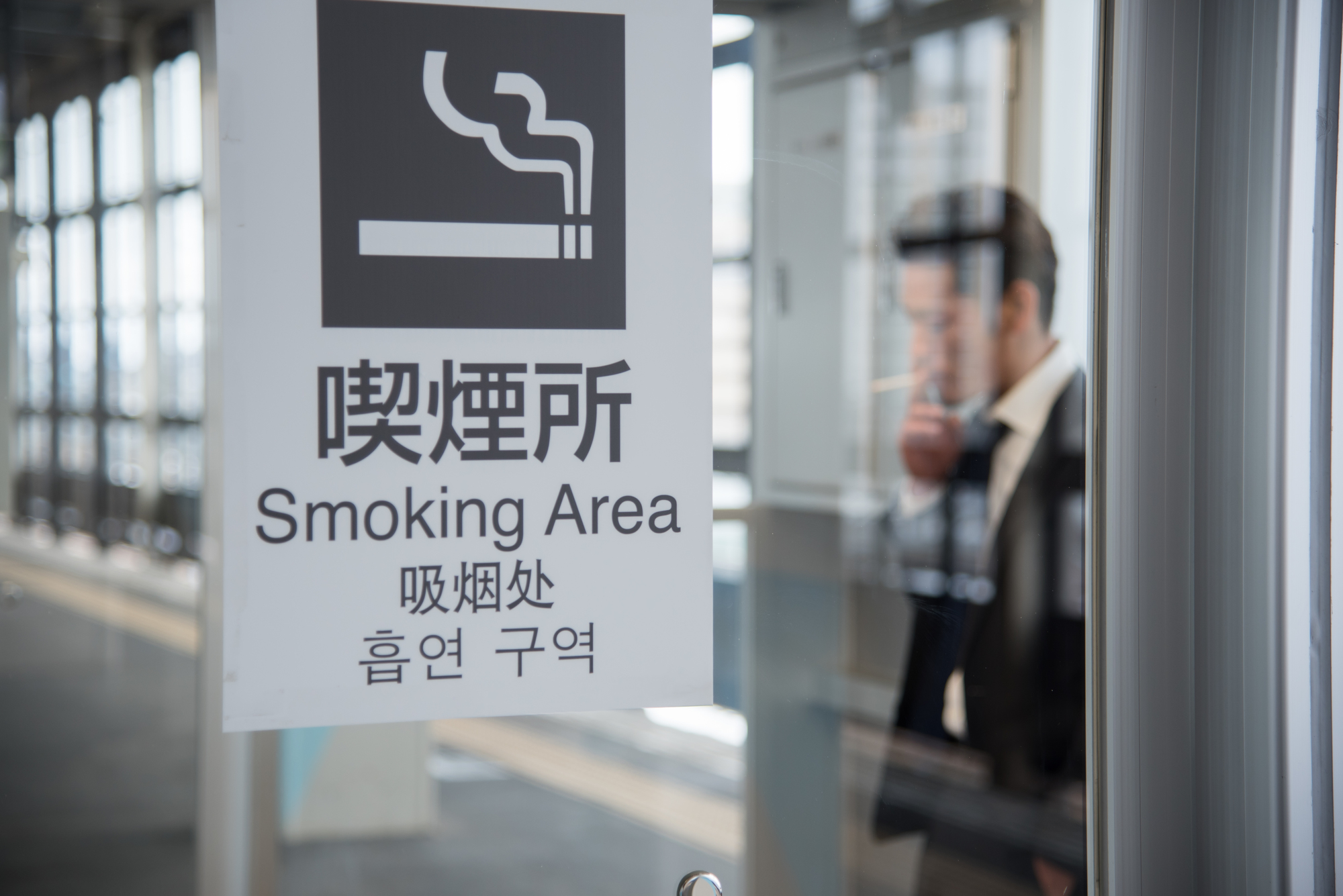 ここまで進んでいる最新の喫煙所事情 喫煙所設備の選び方 コラム エルゴジャパン